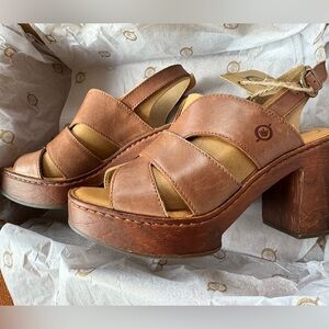 Born “Nassau” heeled platform sandals in brown leather size 6
